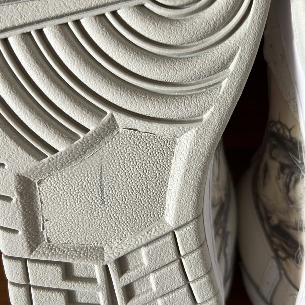 Kito Wares “The Passion of the Christ” Sneakers - Picture 7 of 12